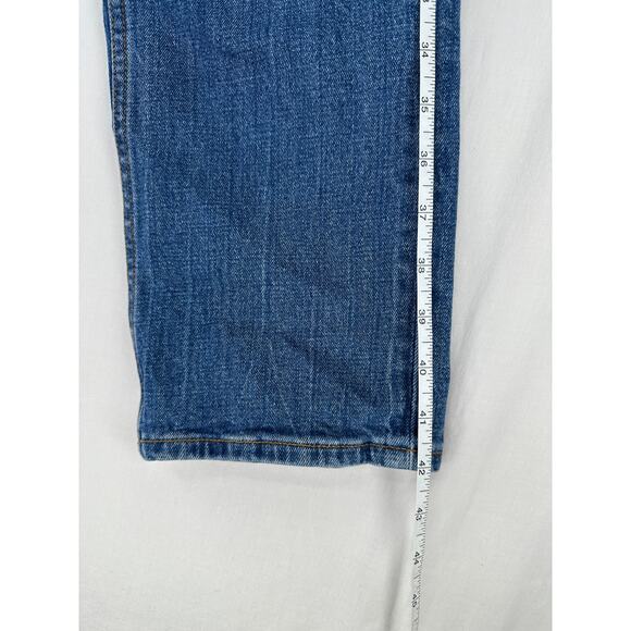 Abercrombie & Fitch Ultra High Rise 90s Slim Straight Jeans in a med blue wash - Picture 2 of 7